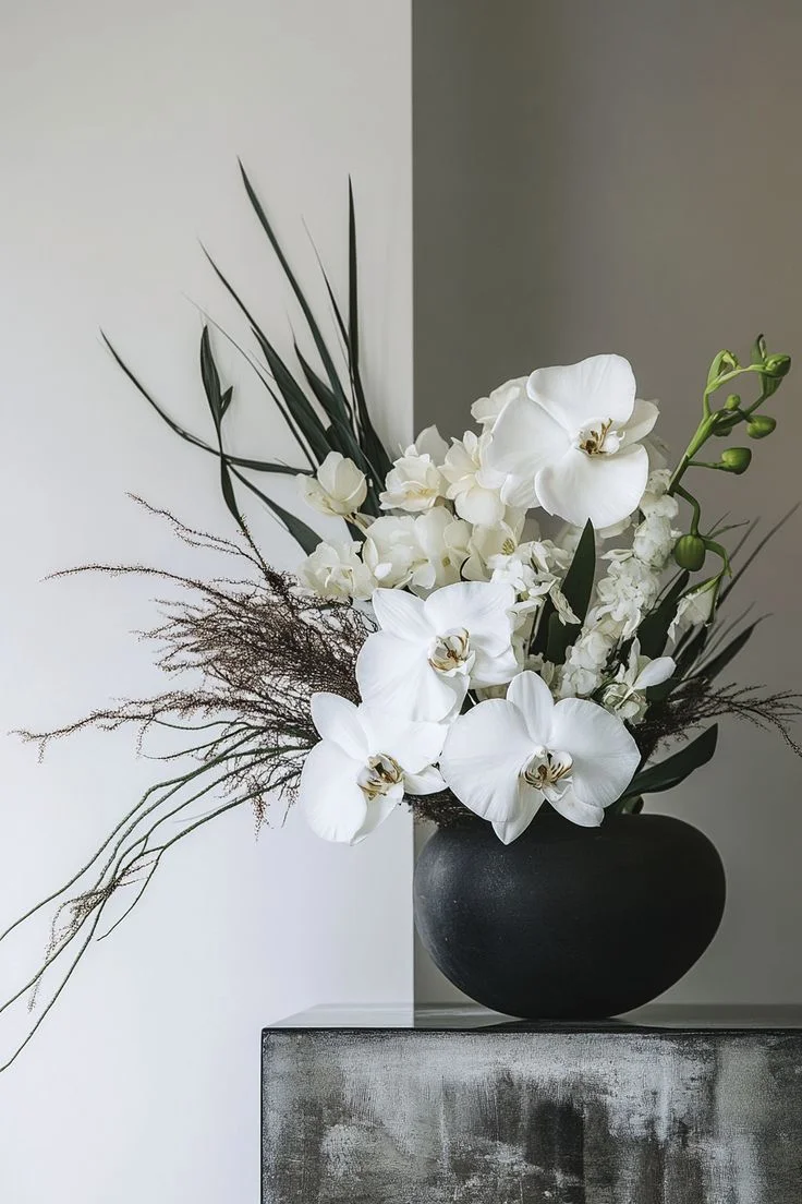 Floral Trends for 2025: How to Incorporate Flowers into Fashion and Interior Design