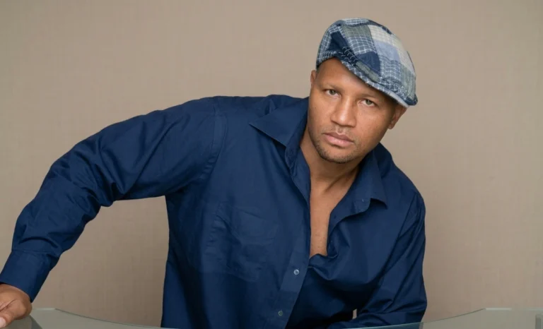 Michael Conrad Braxton Jr. with the Braxton family siblings